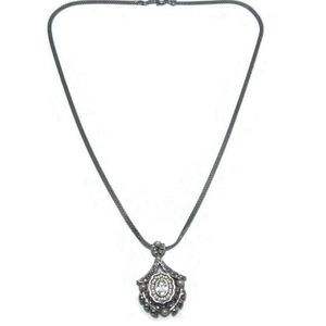 Vintage 16' silvrtone named romantic accent necklace by Avon dated 1991 new york